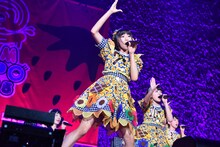 私立恵比寿中学によるライブの様子。