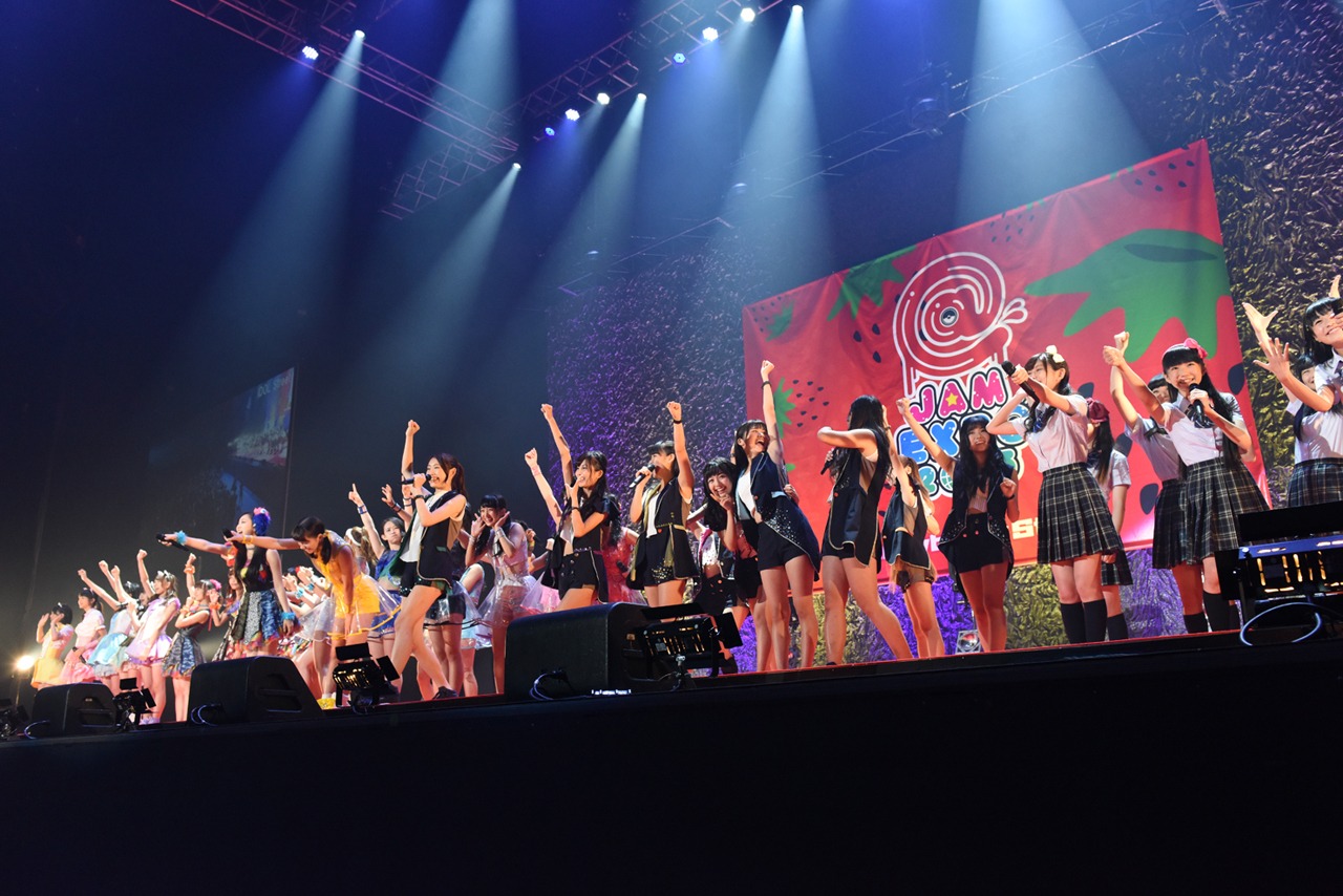 iDOL Streetコラボライブの様子。