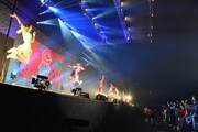 アップアップガールズ（仮）によるライブの様子。