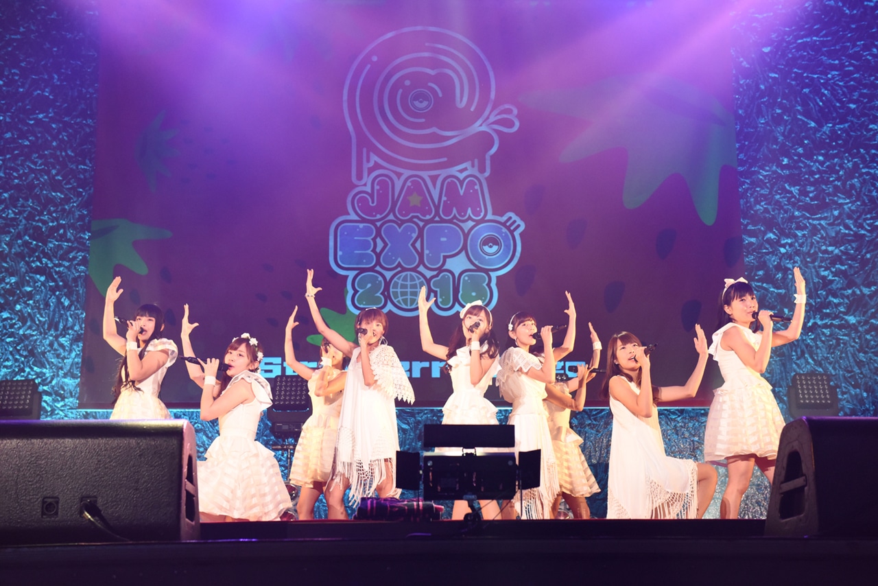 LinQによるライブの様子。