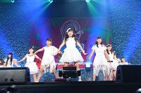 LinQによるライブの様子。