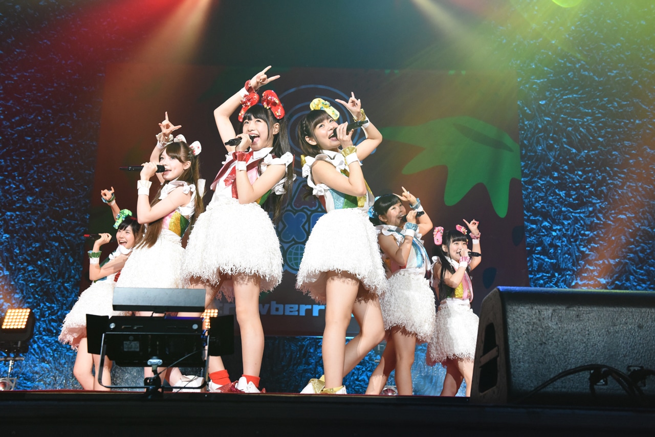乙女新党によるライブの様子。