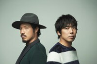 スキマスイッチ。右が大橋卓弥。