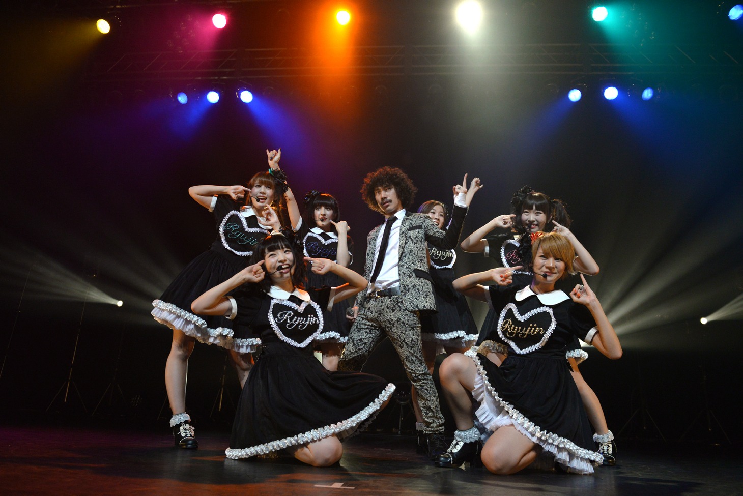 「清 竜人ハーレム▽フェスタ2015 Vol.5」（▽はハートマーク）初日公演の様子。