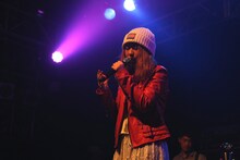 麻珠（写真提供：ソニー・ミュージックレコーズ）