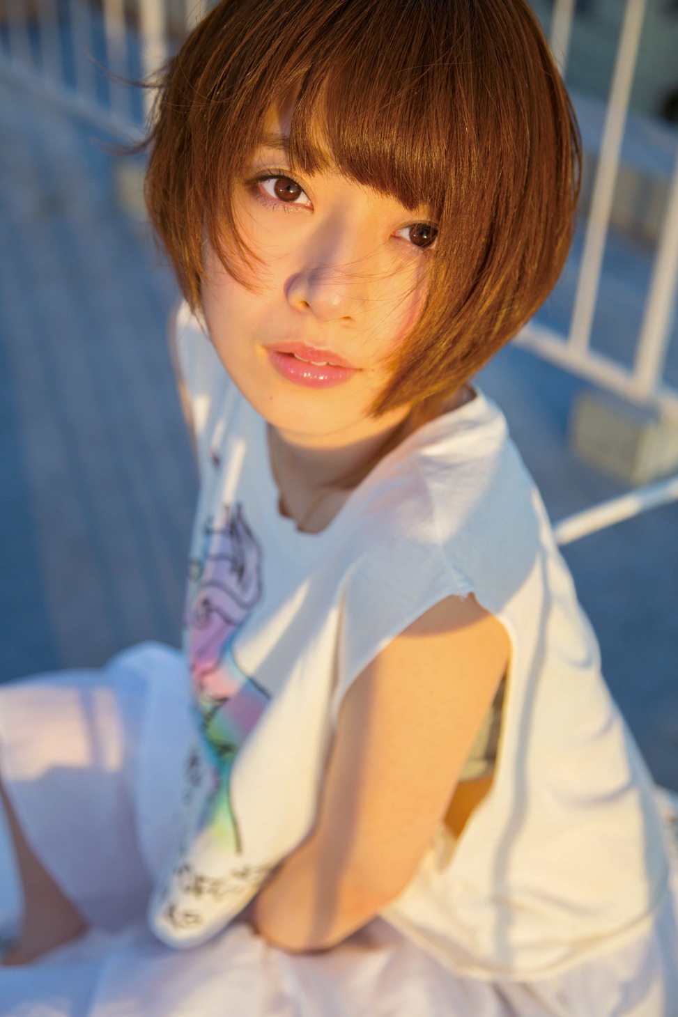 人気画像7位は「乃木坂46橋本奈々未こだわりの初写真集に生駒『一番エッチだ』」より、橋本奈々未「やさしい棘」裏表紙。