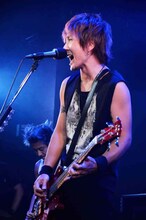 J（Photo by Naoe Tanimoto）