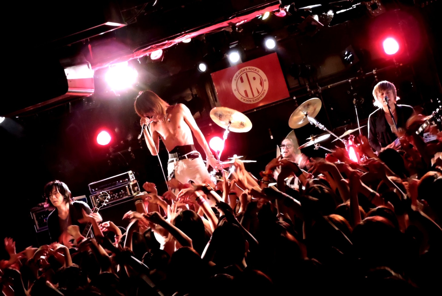 「Grateful Year 2015『NOnsenSe MARkeT 2F』」埼玉・HEAVEN'S ROCK Kumagaya VJ-1公演の様子。（写真提供：サンクレイド）