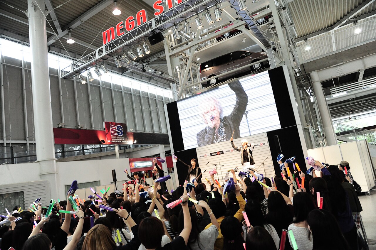 カスタマイZ、絆のぶっちぎりツアー開幕！新曲「解」を2度披露