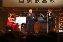 左から西村由紀江、西田敏行、松崎しげる。