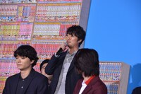 平丸一也役の新井浩文。