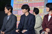 左から桐谷健太、染谷将太、神木隆之介。
