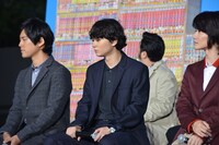 左から桐谷健太、染谷将太、神木隆之介。
