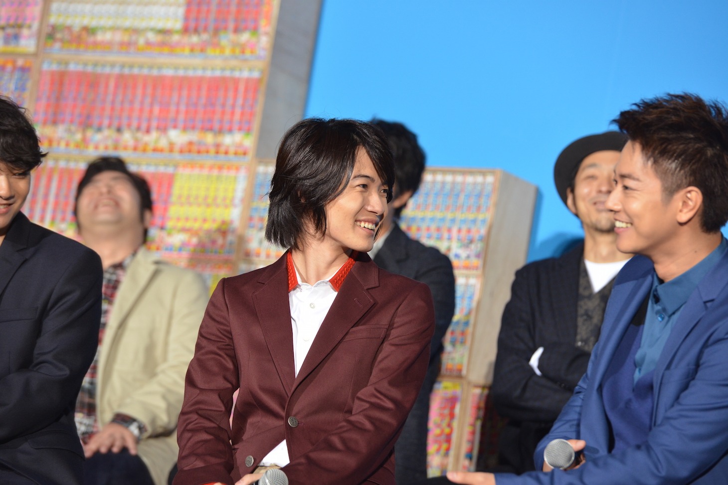 左から神木隆之介、佐藤健。