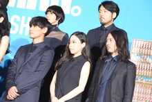 「バクマン。」完成披露トークショーに登壇したサカナクションの5人。