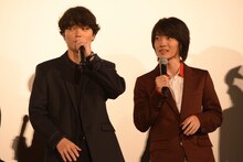 「助け合い！」と言いながら、お互いのトークを支えあう染谷将太と神木隆之介。