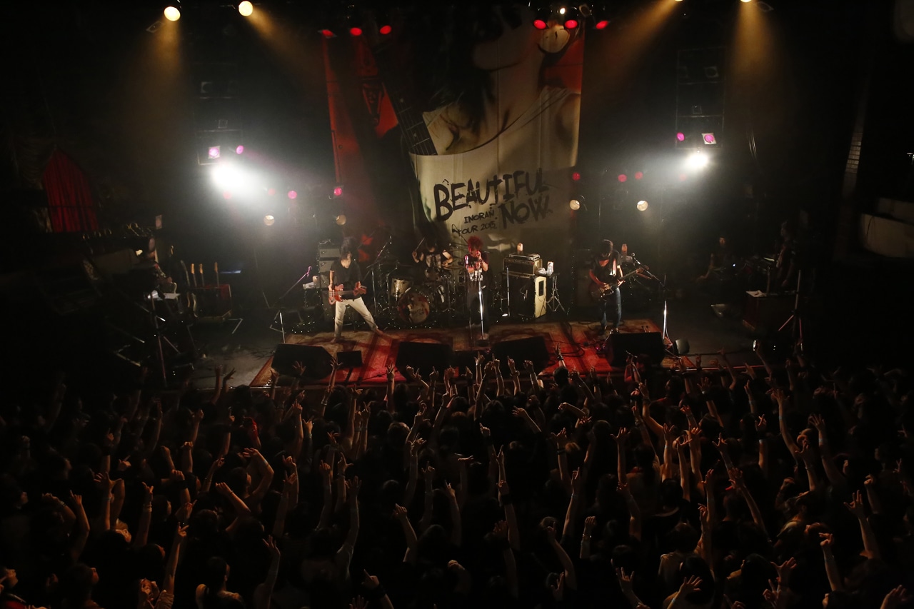 INORANのライブの様子。（Photo by SHIGEO "JONES" KIKUCHI）