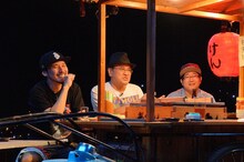 「帰ってきた（3回目）居酒屋けんちゃん」のゲストたち。左からRYO the SKYWALKER、小野島大、山口隆（サンボマスター）。