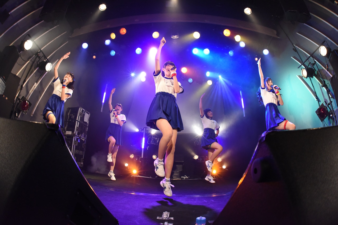 ぷちぱすぽ☆1stフリーワンマンライブ「アイドルはスポーツだ！」の様子。
