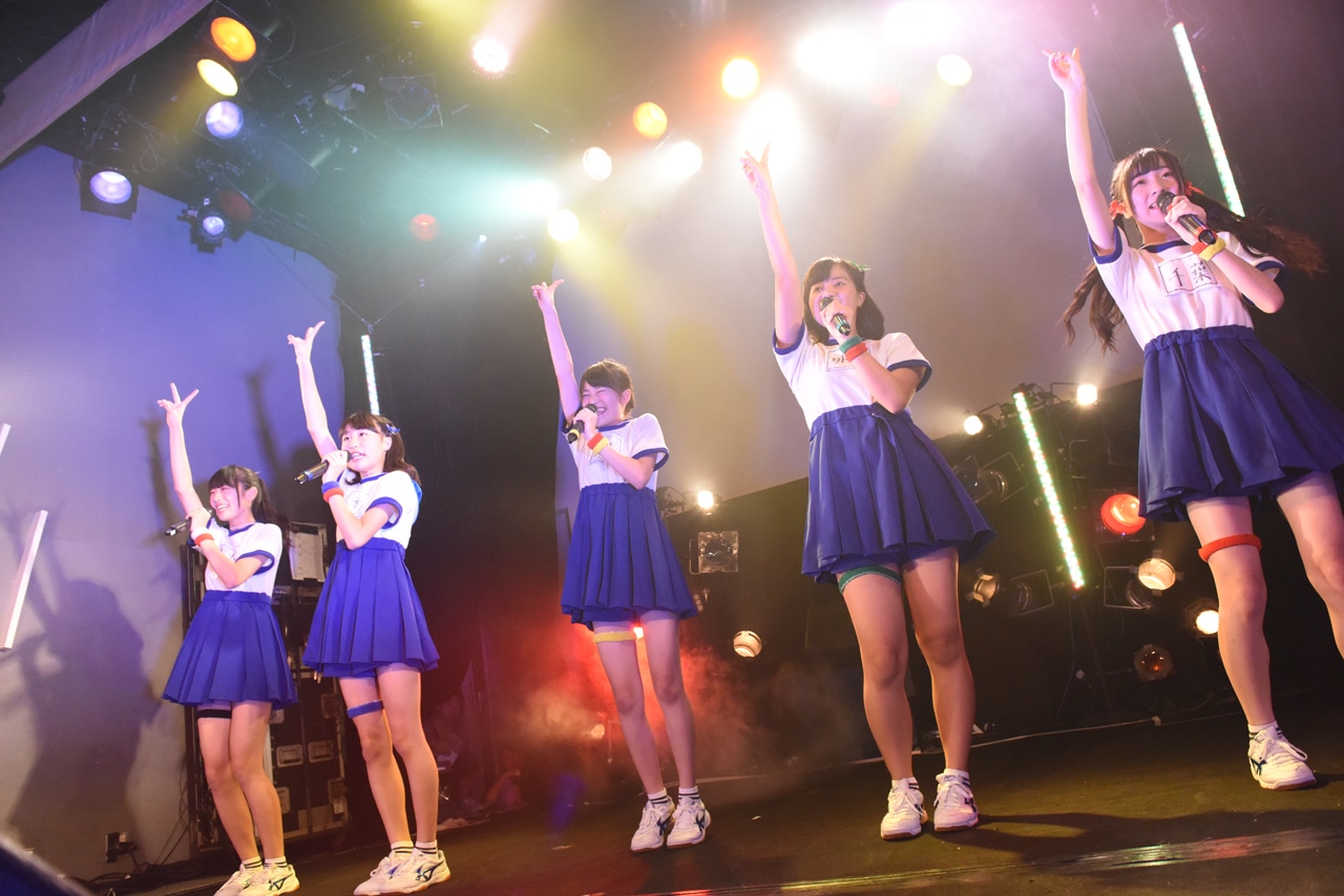 ぷちぱすぽ☆1stフリーワンマンライブ「アイドルはスポーツだ！」の様子。