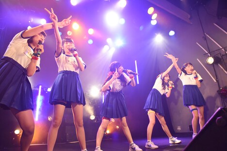 ぷちぱすぽ☆1stフリーワンマンライブ「アイドルはスポーツだ！」の様子。