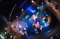 ぷちぱすぽ☆1stフリーワンマンライブ「アイドルはスポーツだ！」の様子。