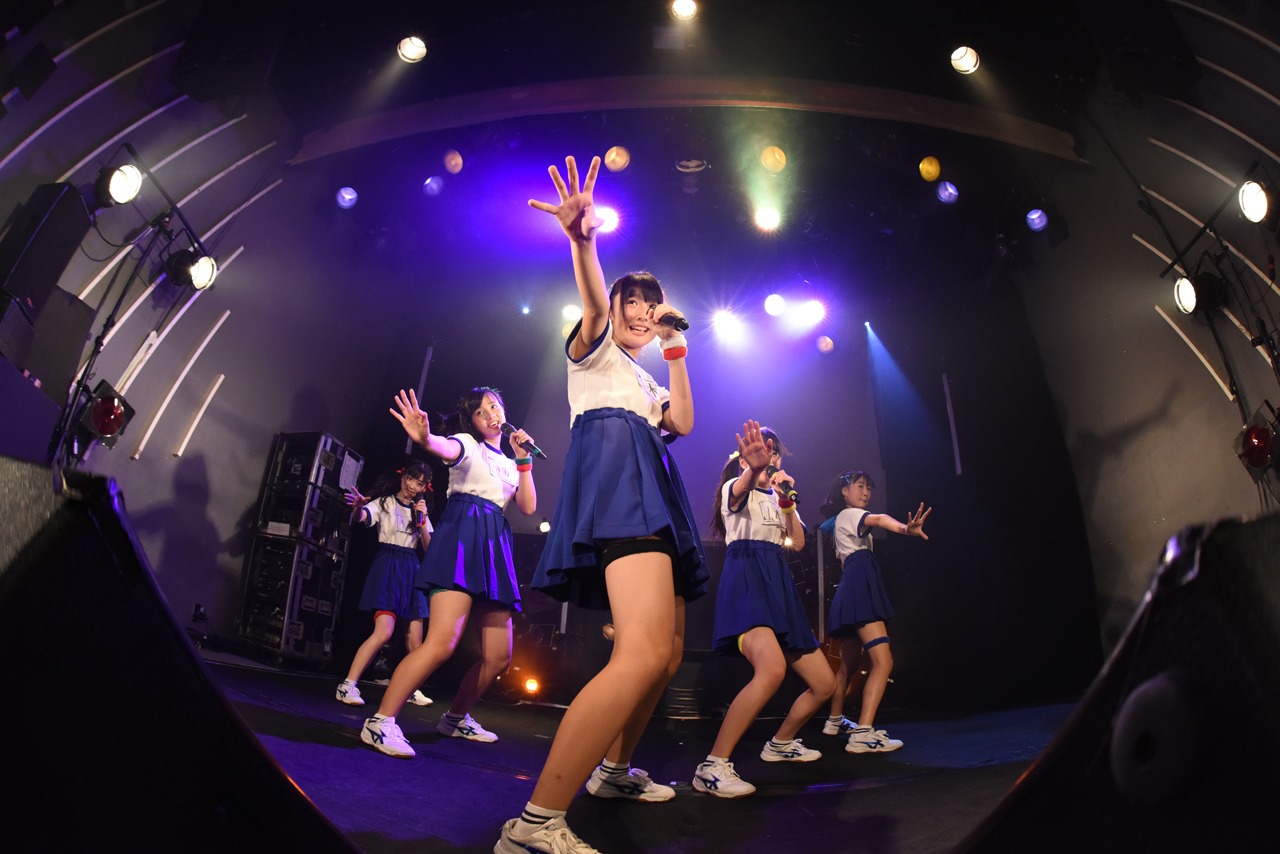 ぷちぱすぽ☆1stフリーワンマンライブ「アイドルはスポーツだ！」の様子。