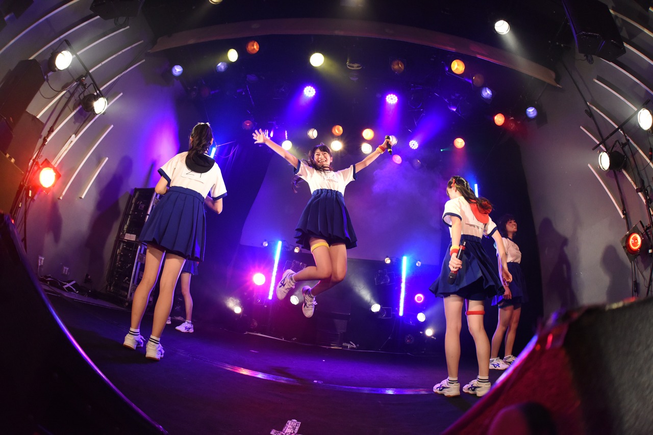 ぷちぱすぽ☆1stフリーワンマンライブ「アイドルはスポーツだ！」の様子。