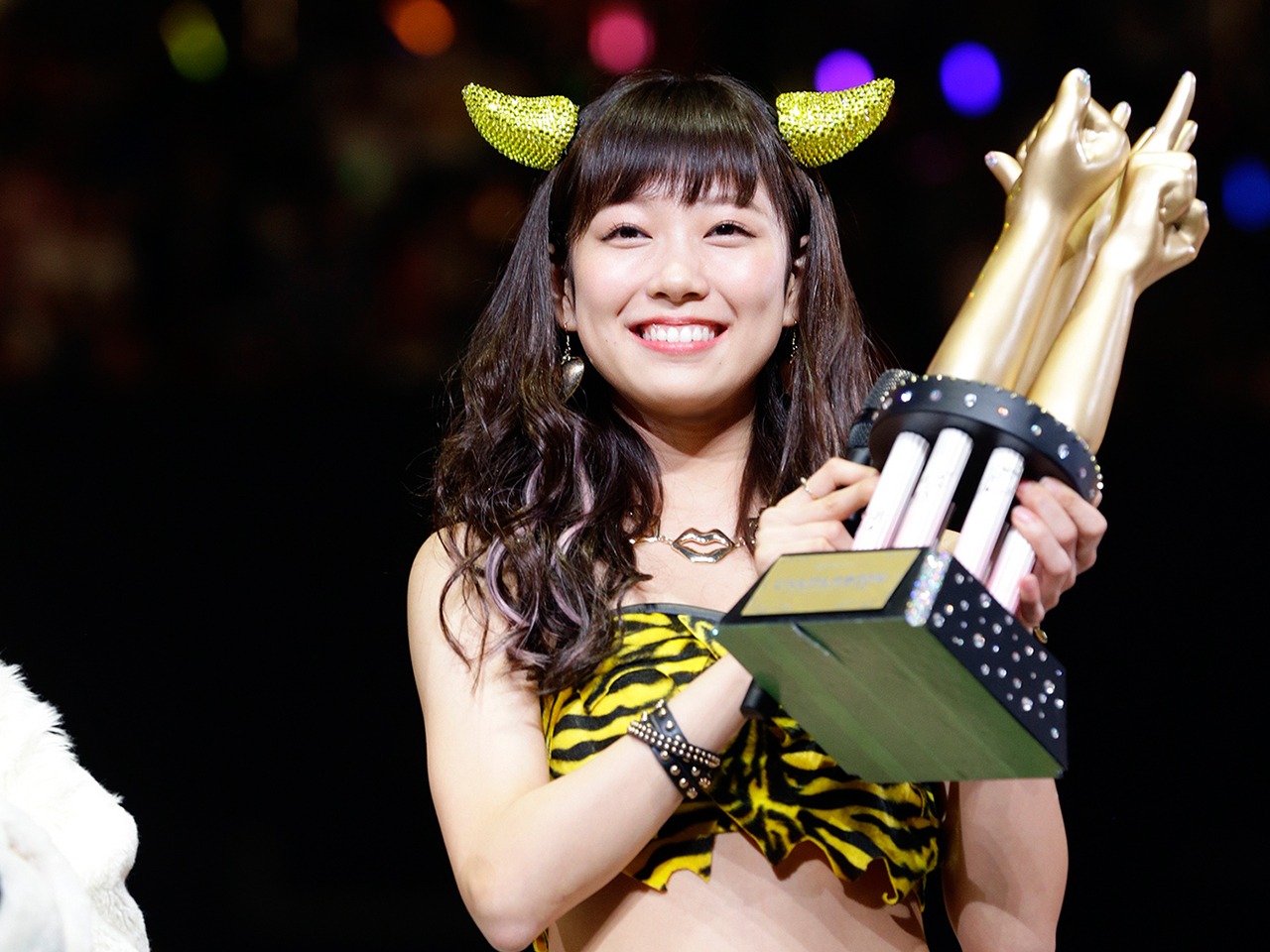 昨年行われた「AKB48グループじゃんけん大会2014」にて優勝した渡辺美優紀。（c）AKS