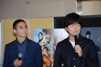 「Q & A」発売記念イベントの様子。