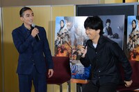 「Q & A」発売記念イベントの様子。