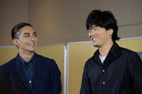 「Q & A」発売記念イベントの様子。