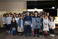 「Q & A」発売記念イベントの様子。