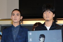 左から永瀬匡、秦基博。