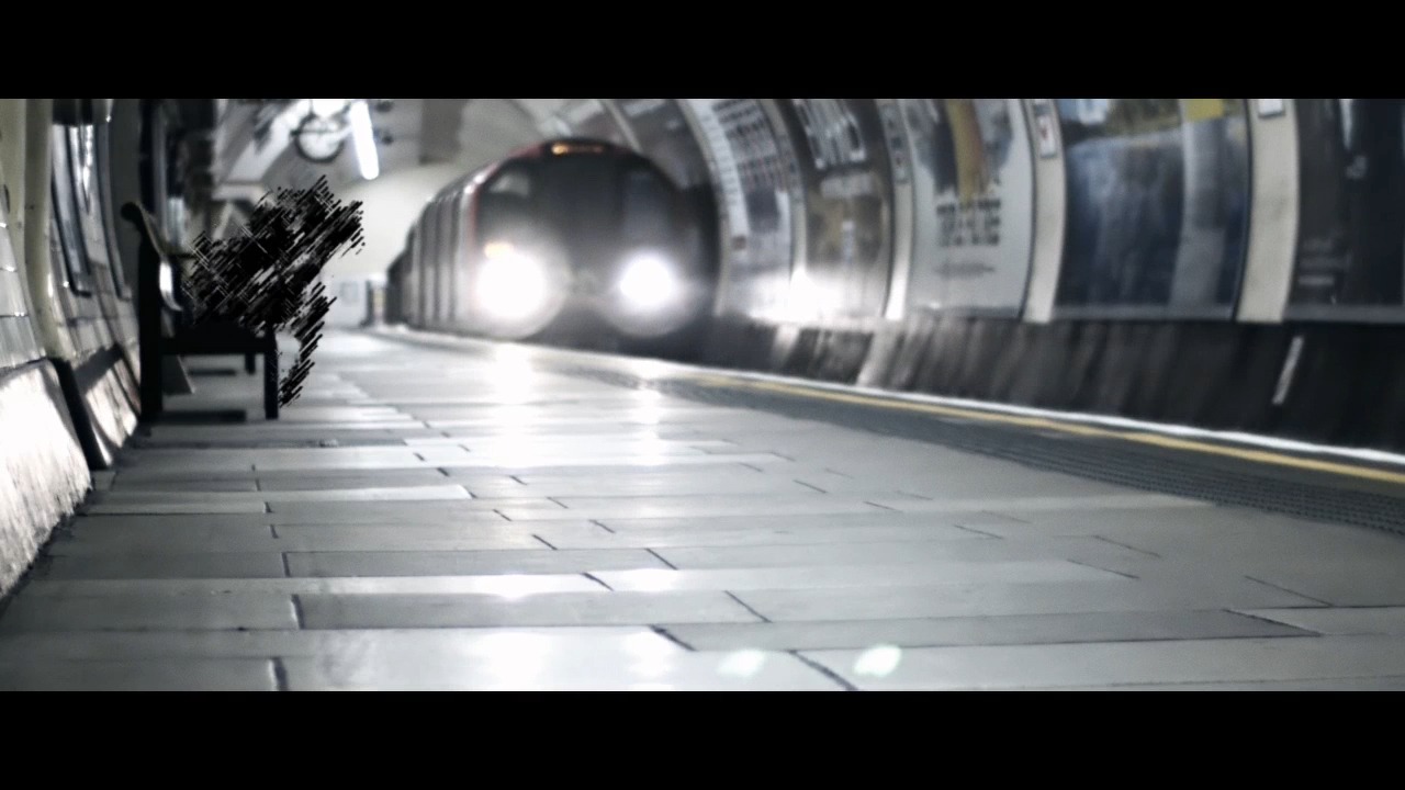 「One O'clock」スペシャルムービーのワンシーン。