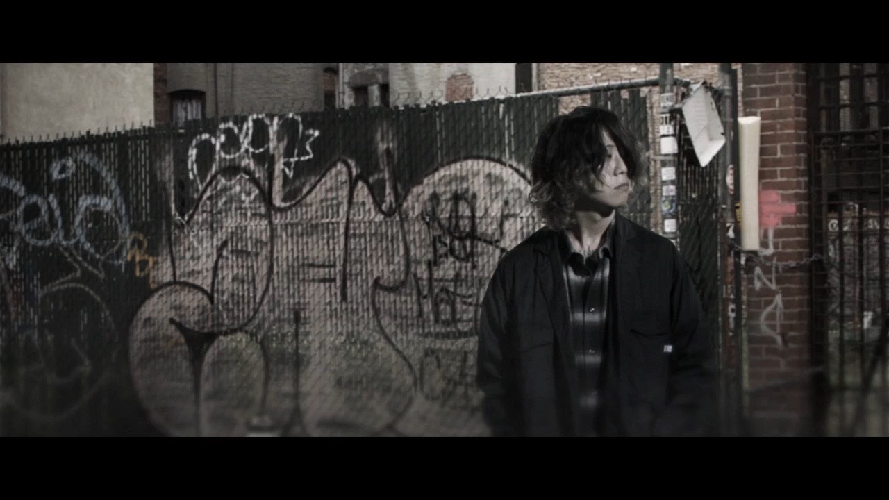 「One O'clock」スペシャルムービーのワンシーン。