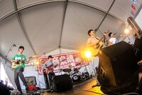 ボールズのライブの様子。（撮影：日吉純平）