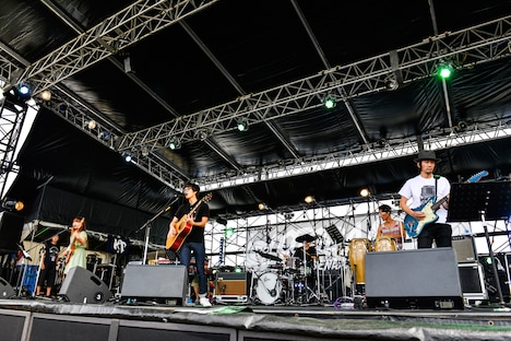 シンリズムのライブの様子。（撮影：米田真也）