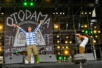 真心ブラザーズのライブの様子。（撮影：米田真也）