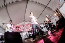 Suchmosのライブの様子。（撮影：日吉純平）