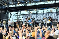 YOUR SONG IS GOODのライブの様子。（撮影：米田真也）