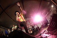 D.W.ニコルズのライブの様子。（撮影：日吉純平）