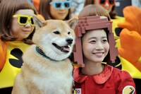 「ピクセル」主題歌イベントに登壇した三戸なつめとまる。