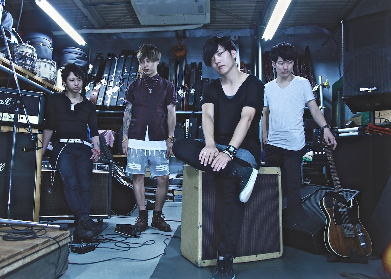 RIDDLE「supersonic」MVに新宿ACBでの白熱ライブ映像