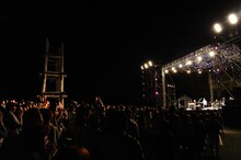 秦基博「世界遺産劇場 -縄文あおもり 三内丸山遺跡-」の様子。（撮影：山本佳代子）