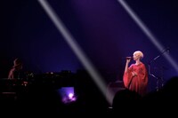 左からヒイズミマサユ機、木村カエラ。（撮影：小境勝巳）