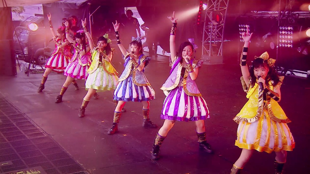 チームしゃちほこ「BASYAUMA ROCK」ミュージックビデオのワンシーン。