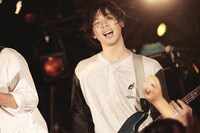 ココナッツ先輩（B, Cho / セプテンバーミー）（撮影：ハヤシサトル）