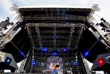 ハナレグミのライブの様子。（撮影：河上良）