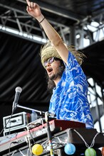 YOUR SONG IS GOODのライブの様子。（撮影：米田真也）